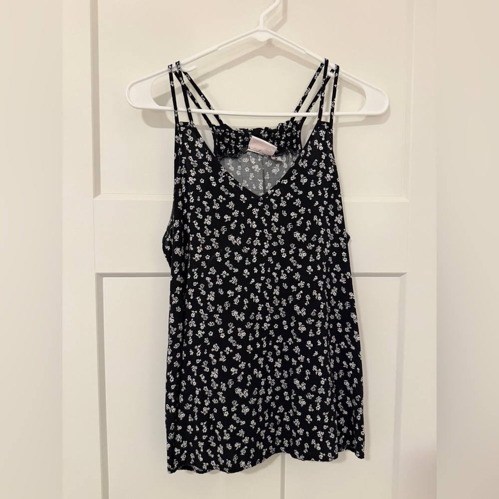 “So” Black & White Floral Tank Blouse – Women’s Medium